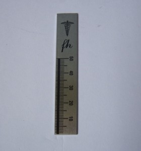 Regla_milimetrada_metalica